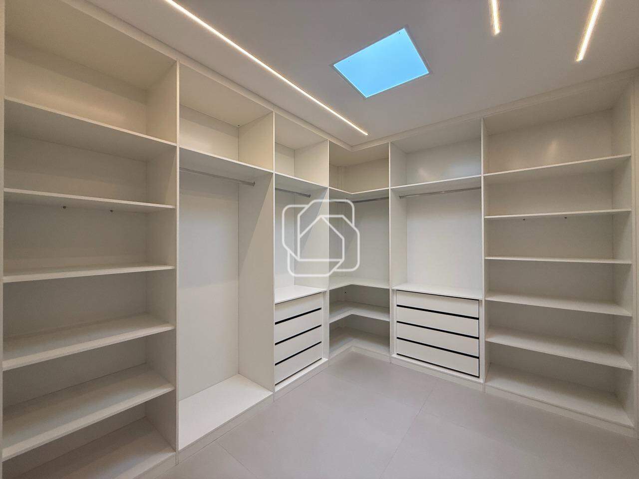 Casa de Condomínio à venda em Indaiatuba - SP - Jardim Residencial Dona Maria Cândida: Closet