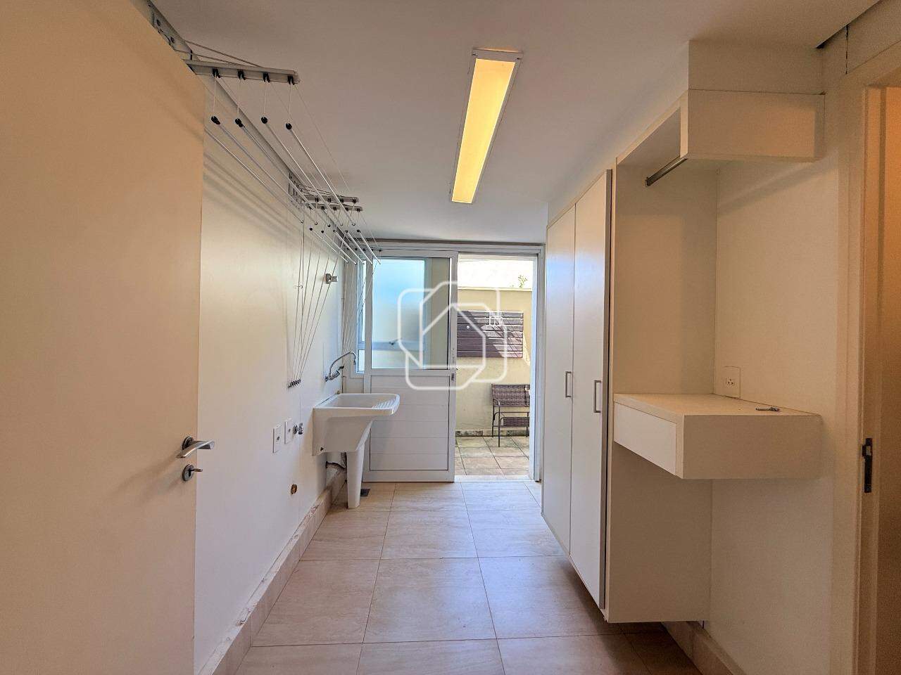 Casa de Condomínio à venda em Indaiatuba - SP - Vila Borghese: Lavanderia