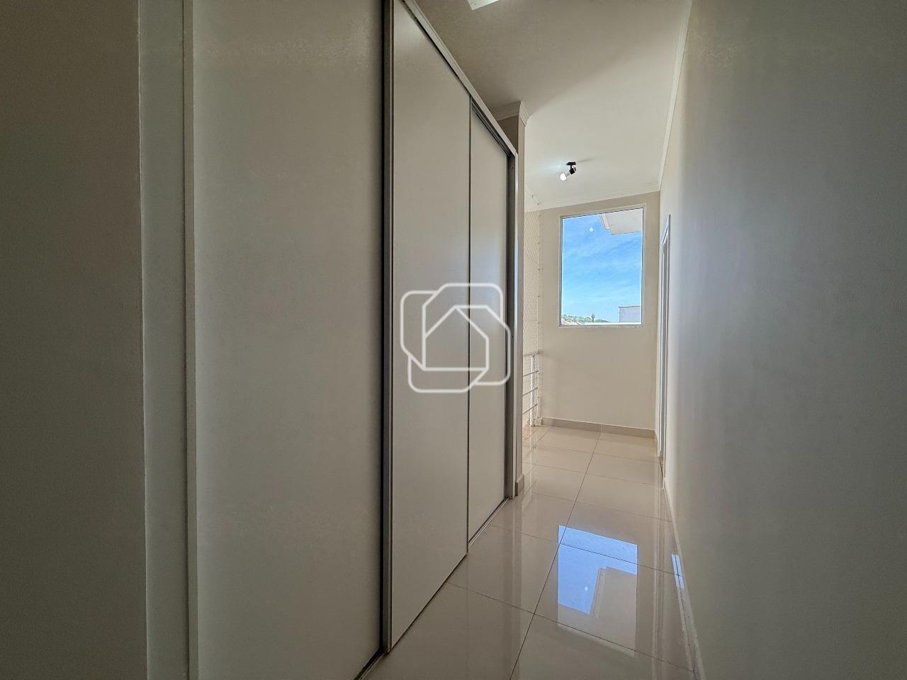 Casa de Condomínio à venda em Indaiatuba - SP - Condomínio Terra Magna: Roupeiro do corredor