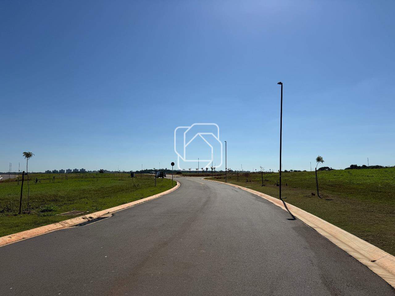 Terreno à venda em Indaiatuba - SP - Quinta do Lago: Rua do terreno