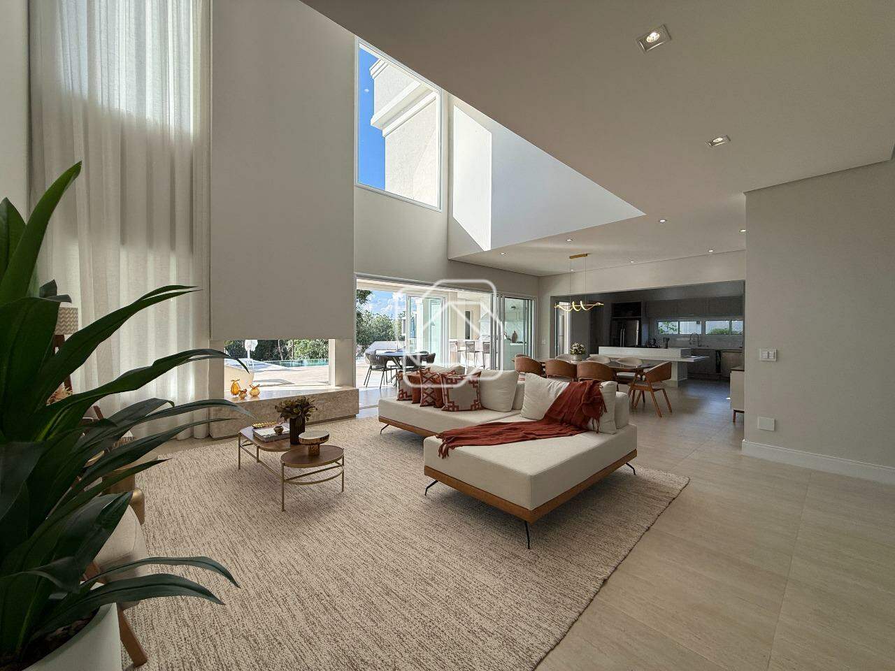 Casa de Condomínio à venda em Indaiatuba - SP - Parque Villa dos Pinheiros: Sala de estar