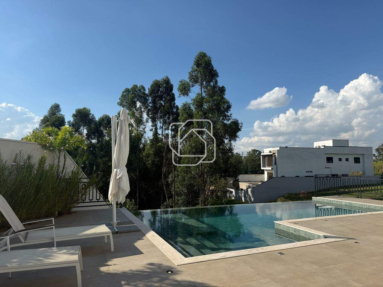 Casa de Condomínio à venda em Indaiatuba - SP - Parque Villa dos Pinheiros: Área da piscina