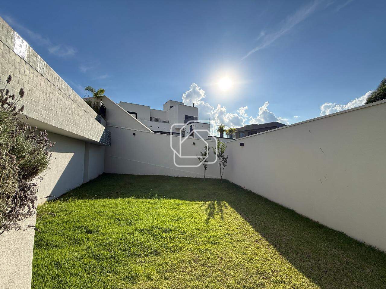 Casa de Condomínio à venda em Indaiatuba - SP - Parque Villa dos Pinheiros: Área externa