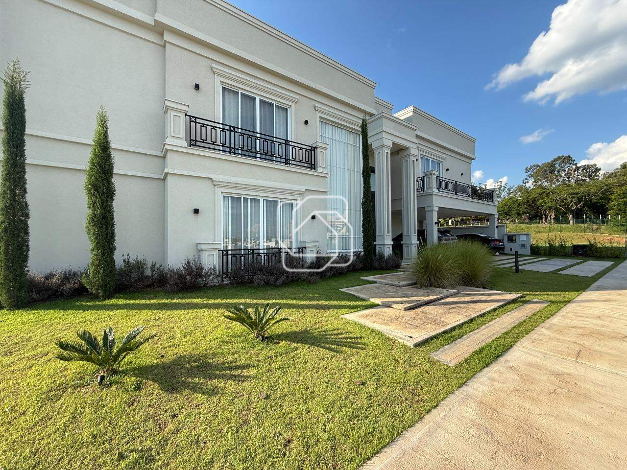 Casa de Condomínio à venda em Indaiatuba - SP - Parque Villa dos Pinheiros: Fachada