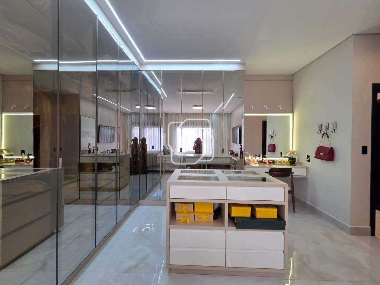 Casa de Condomínio à venda em Indaiatuba - SP - Jardins do Golfe Residencial Indaiatuba: Closet