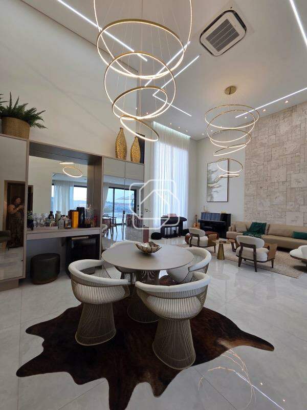 Casa de Condomínio à venda em Indaiatuba - SP - Jardins do Golfe Residencial Indaiatuba: Sala de jantar