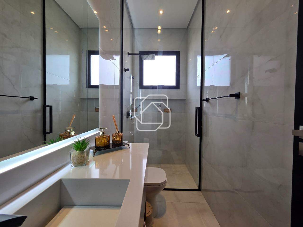 Casa de Condomínio à venda em Indaiatuba - SP - Jardins do Golfe Residencial Indaiatuba: Banheiro