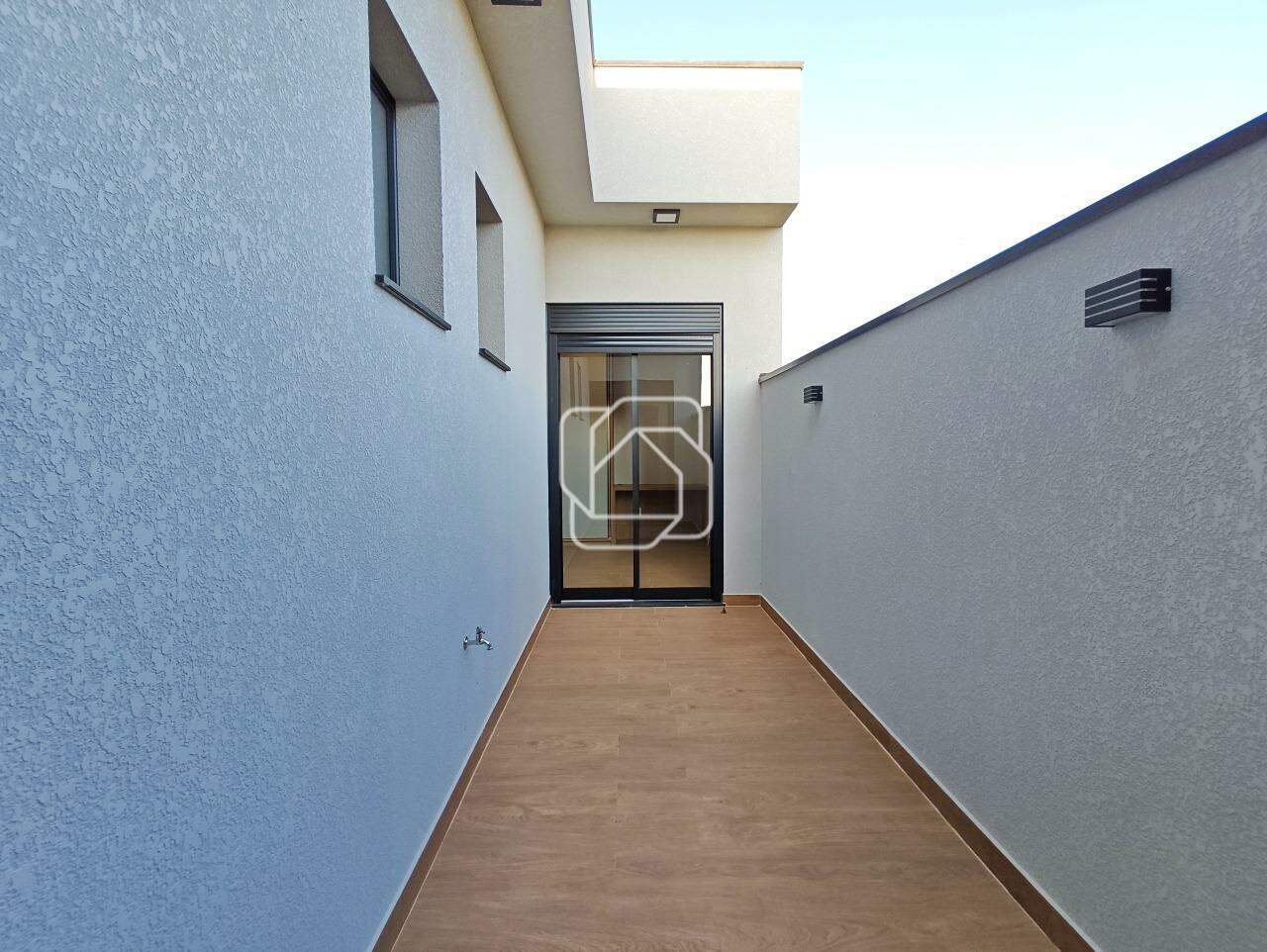 Casa de Condomínio à venda em Indaiatuba - SP - Jardim Residencial Dona Maria Cândida: Corredor lateral