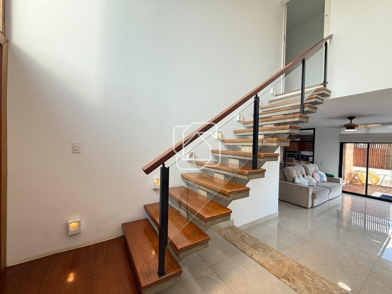 Casa de Condomínio à venda em Indaiatuba - SP - Jardim Residencial Terra Nobre: Escadas