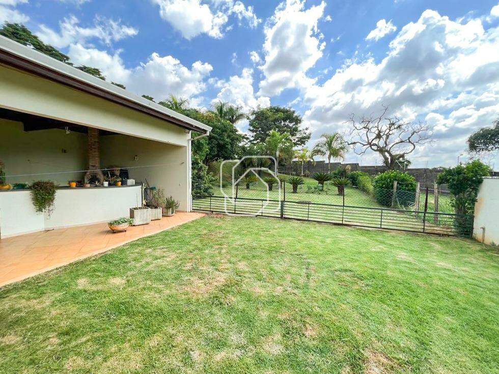 Casa de Condomínio para aluguel em Itu - SP - Jardim Theodora: Quintal gramado