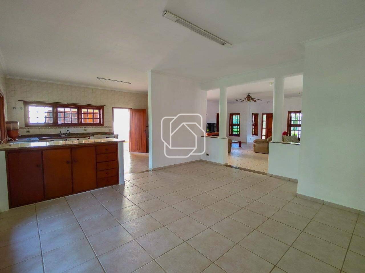 Casa de Condomínio para aluguel em Itu - SP - Condomínio City Castelo: Sala integrada à cozinha