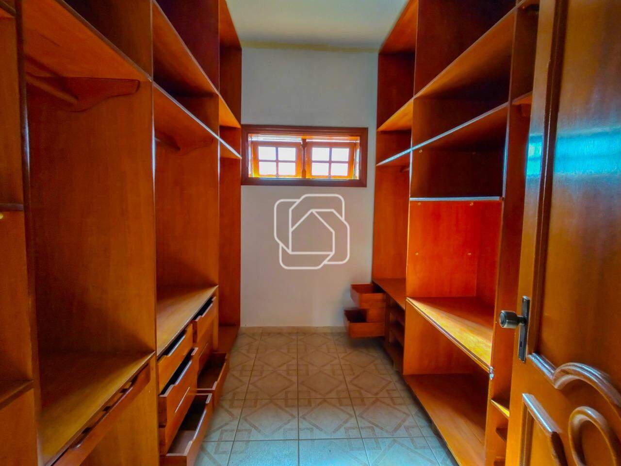 Casa de Condomínio para aluguel em Itu - SP - Condomínio City Castelo: Closet