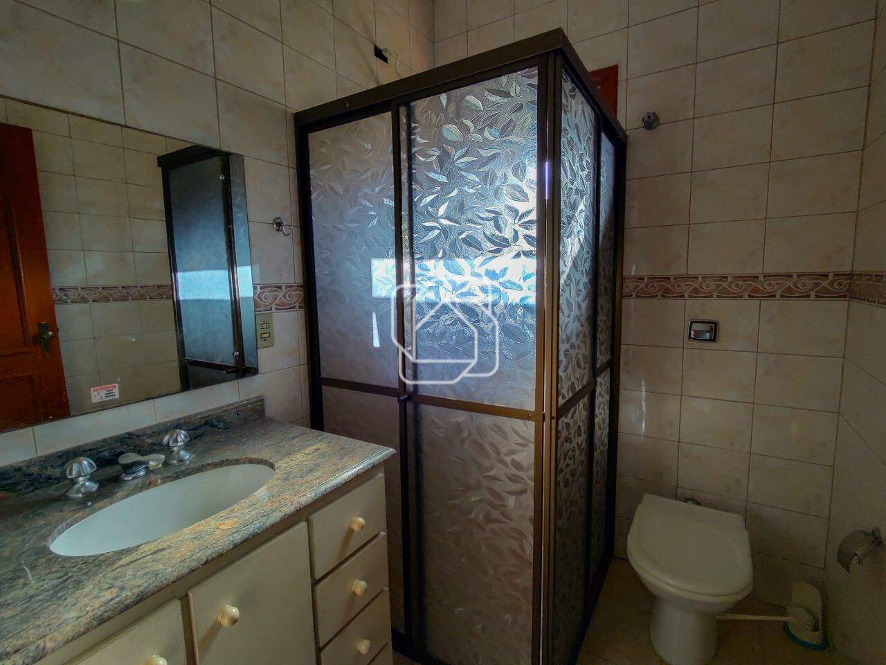 Casa de Condomínio para aluguel em Itu - SP - Condomínio City Castelo: Banheiro