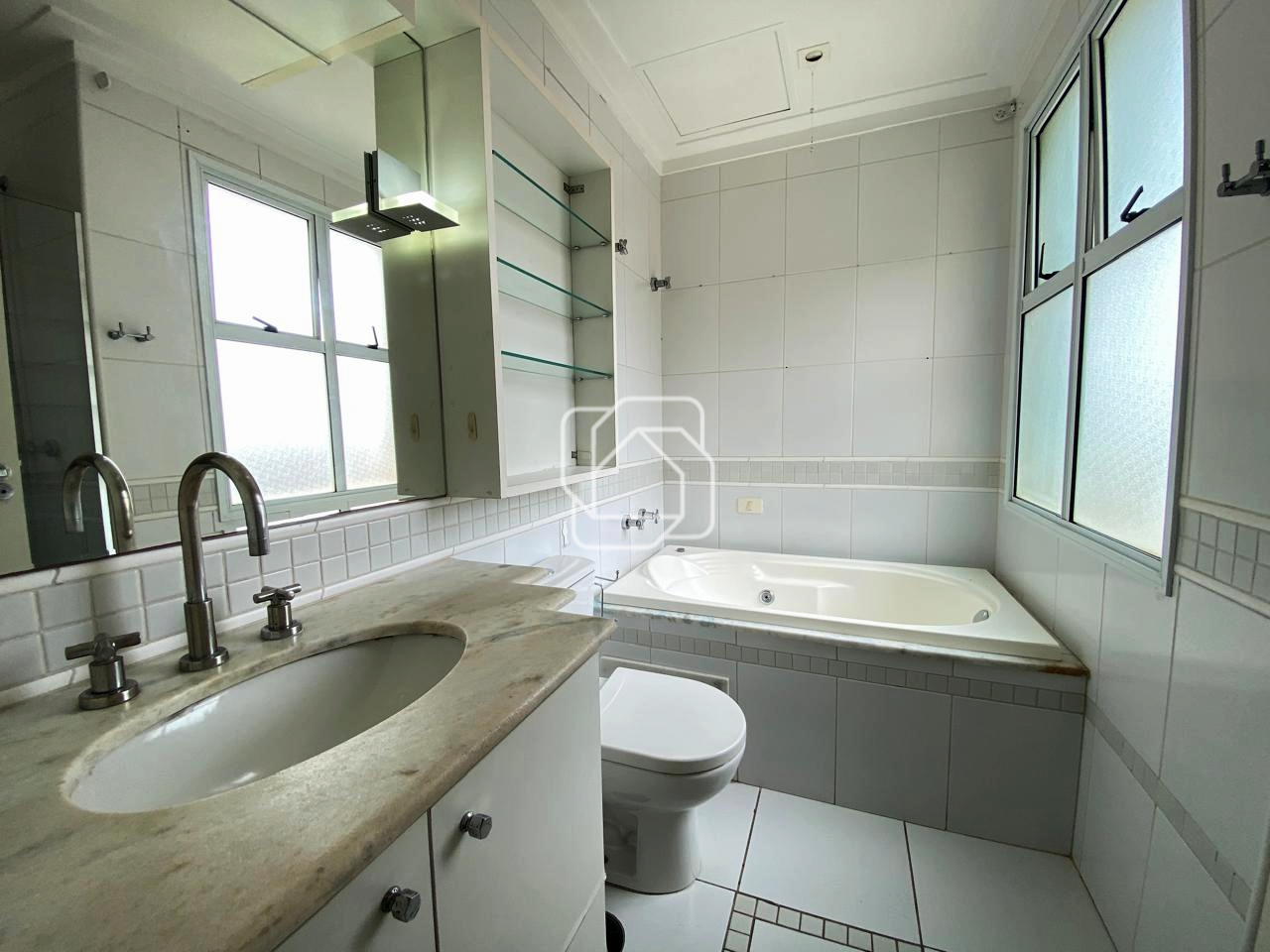 Apartamento para aluguel em Indaiatuba - SP - Residencial Giovana: BANHEIRO SUÍTE