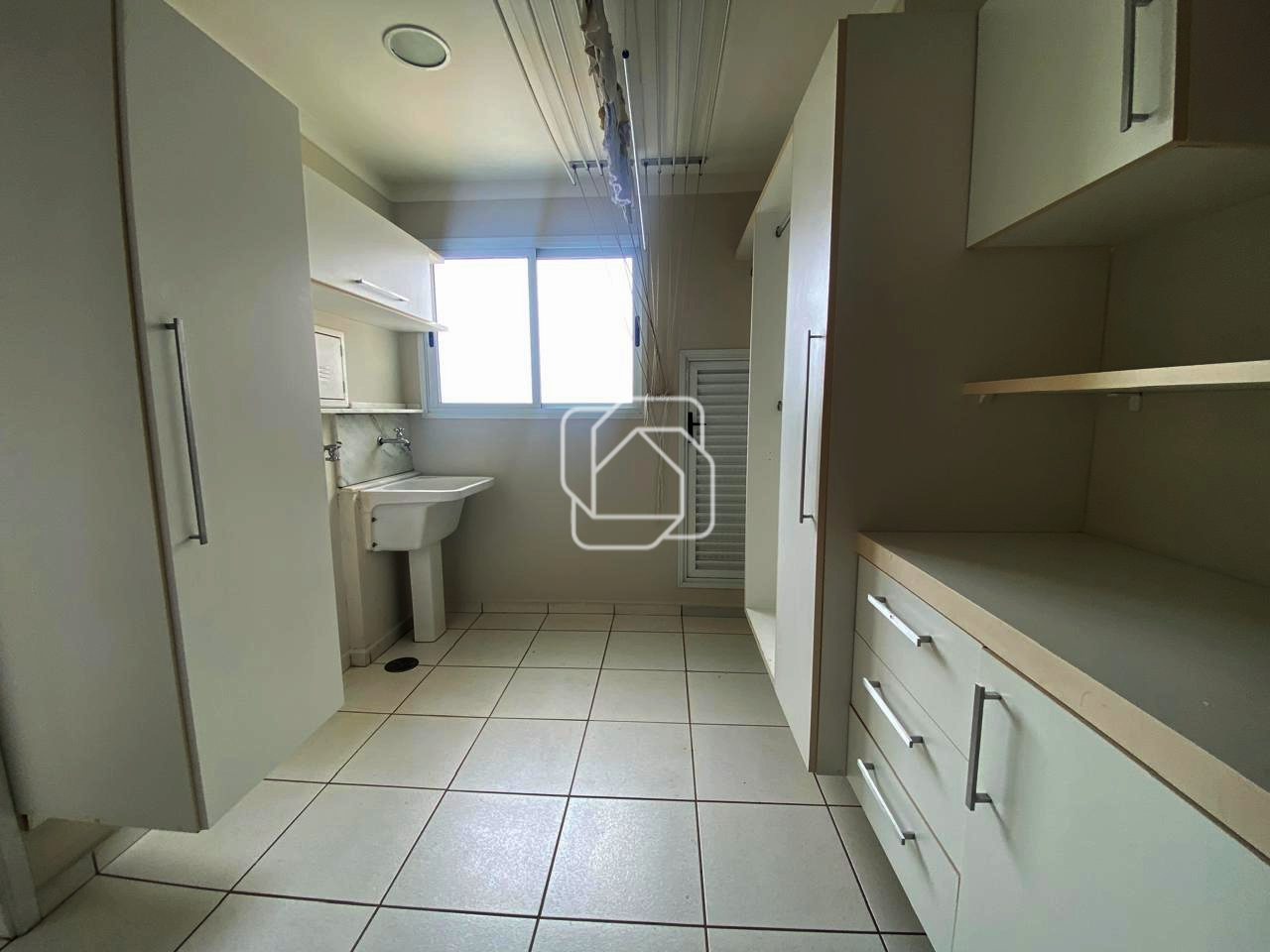 Apartamento para aluguel em Indaiatuba - SP - Residencial Giovana: LAVANDERIA