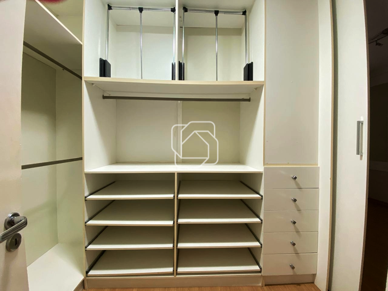 Apartamento para aluguel em Indaiatuba - SP - Residencial Giovana: CLOSET