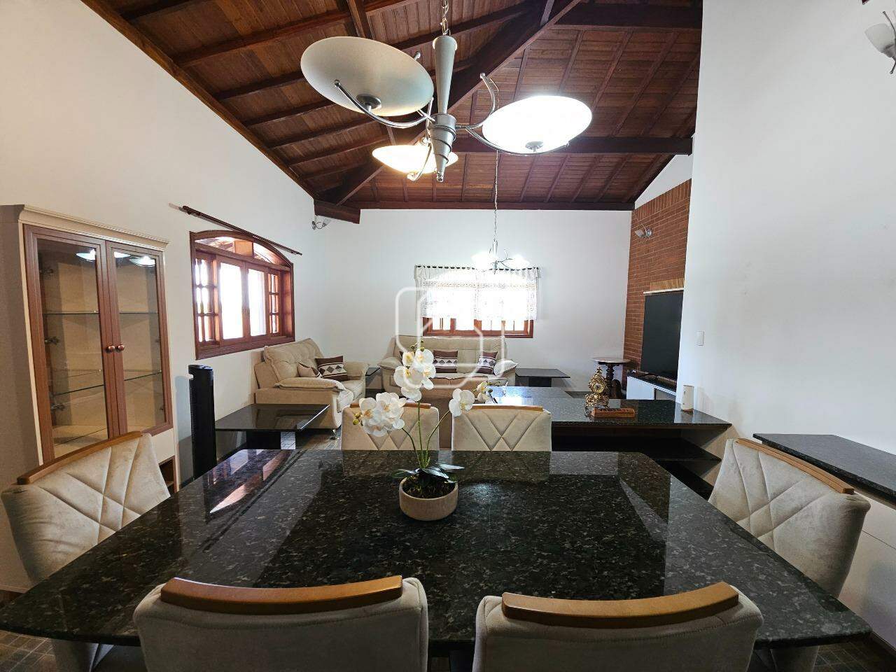Casa de Condomínio à venda em Indaiatuba - SP - Terras de Itaici: Sala de jantar