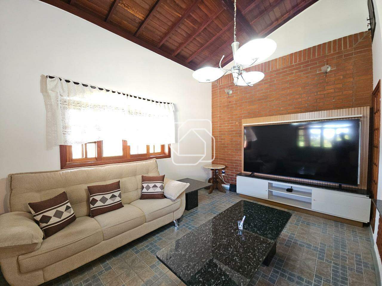 Casa de Condomínio à venda em Indaiatuba - SP - Terras de Itaici: Sala de estar