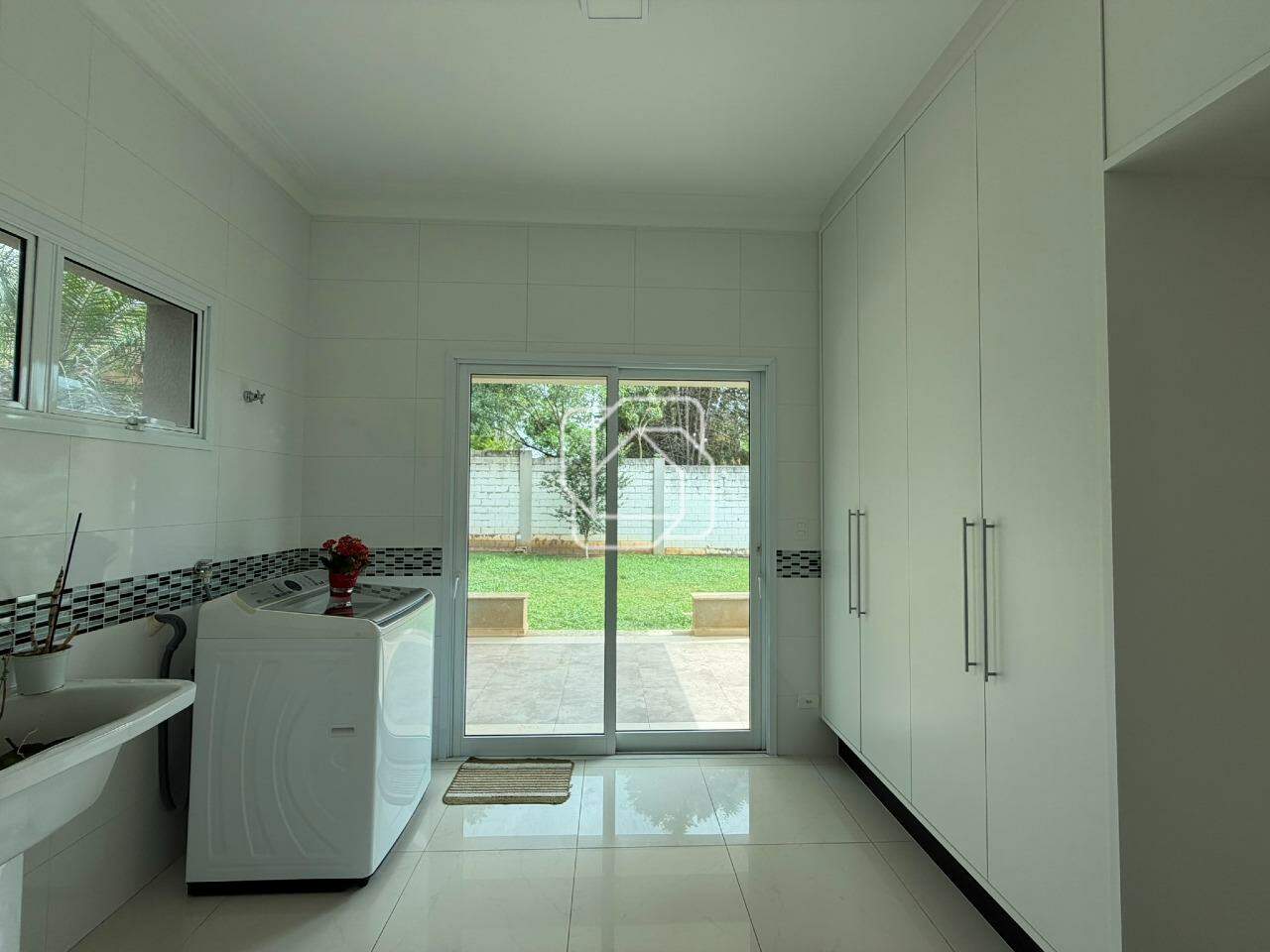 Casa de Condomínio à venda em Indaiatuba - SP - Vale das Laranjeiras: Lavanderia