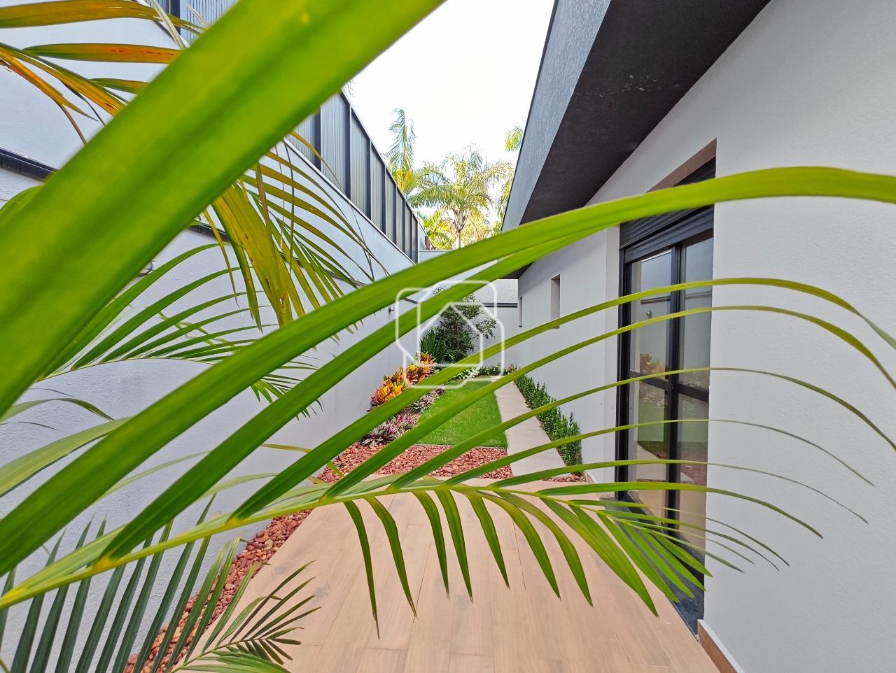 Casa de Condomínio à venda em Indaiatuba - SP - Helvetia Park: Corredor lateral