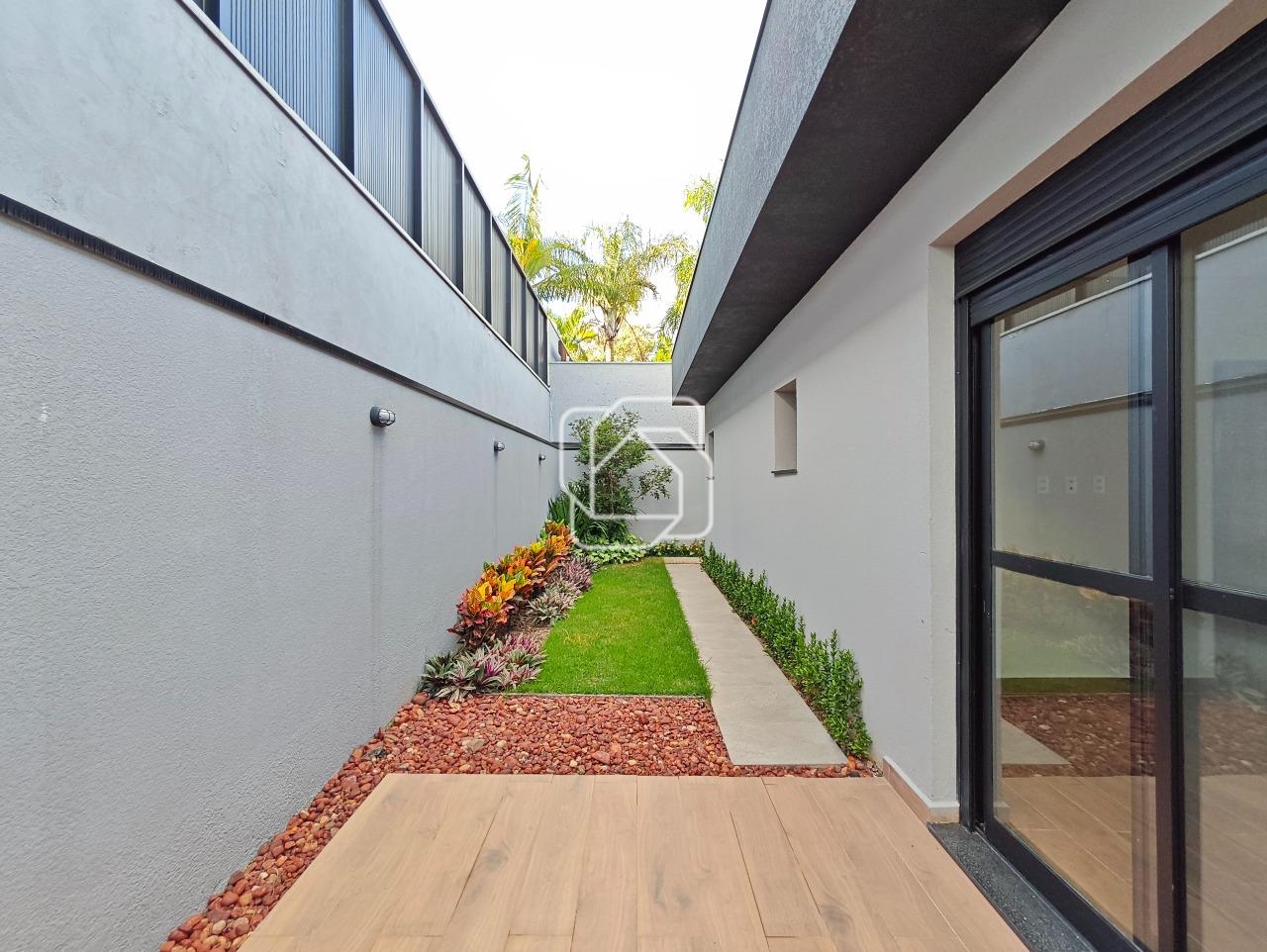 Casa de Condomínio à venda em Indaiatuba - SP - Helvetia Park: Corredor lateral