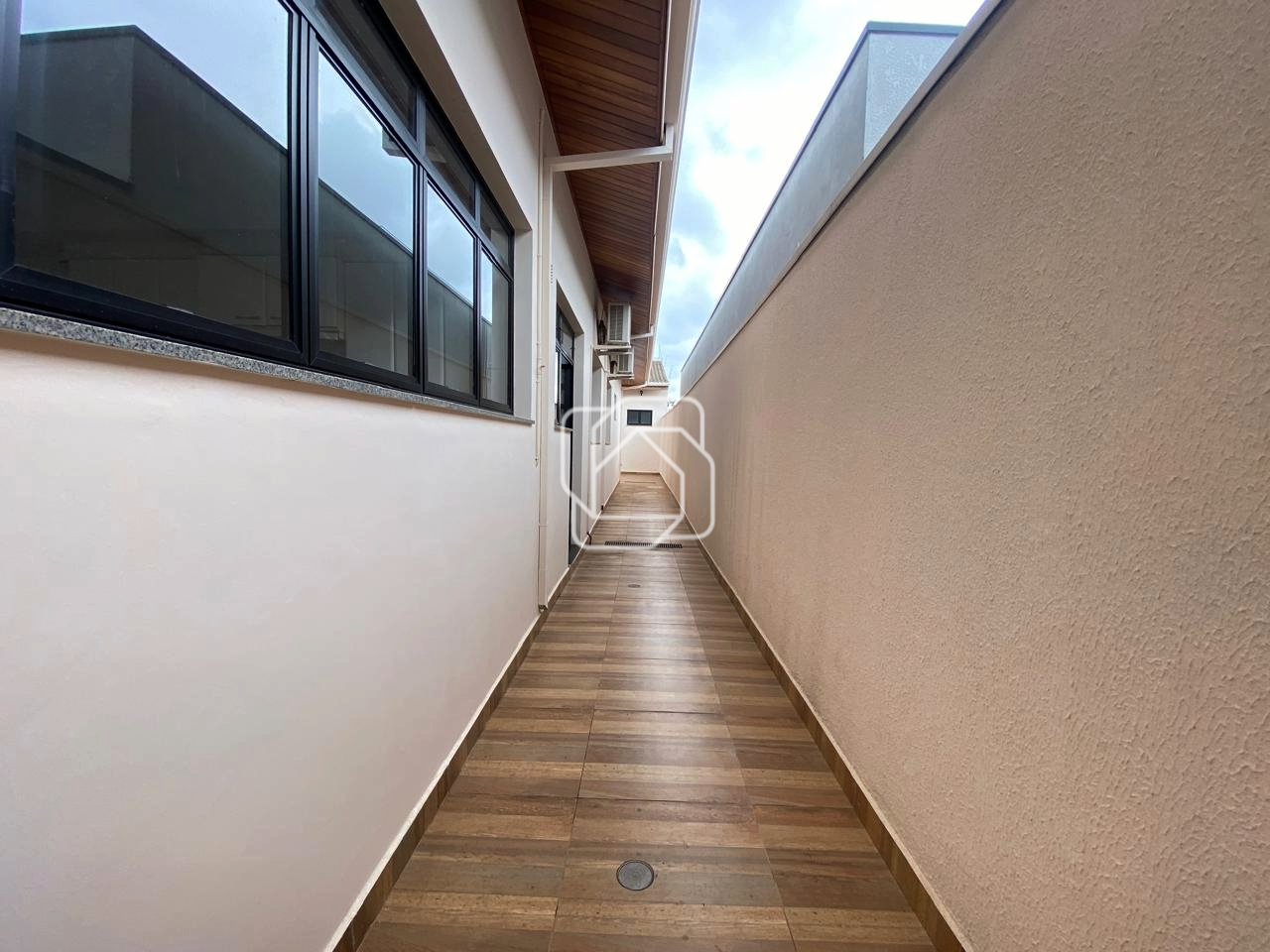 Casa para aluguel em Indaiatuba - SP - Vila Suíça: CORREDOR