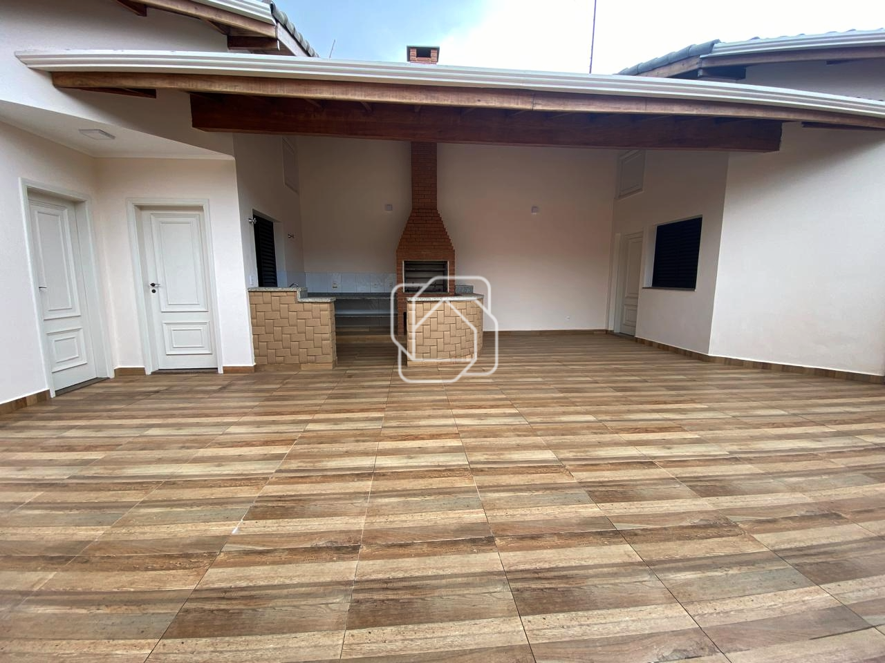 Casa para aluguel em Indaiatuba - SP - Vila Suíça: QUINTAL