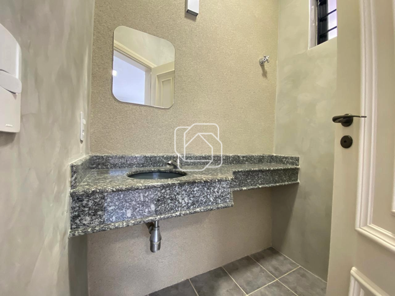 Casa para aluguel em Indaiatuba - SP - Vila Suíça: LAVABO