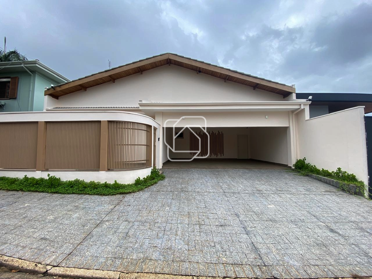 Casa para aluguel em Indaiatuba - SP - Vila Suíça: FACHADA