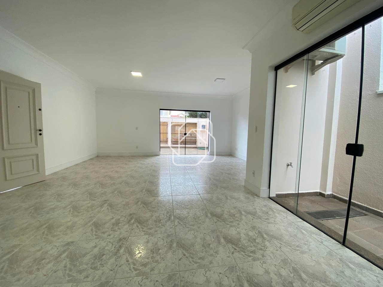 Casa para aluguel em Indaiatuba - SP - Vila Suíça: 