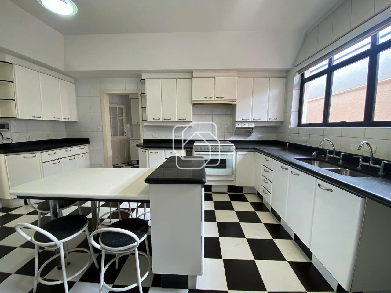 Casa para aluguel em Indaiatuba - SP - Vila Suíça: COZINHA