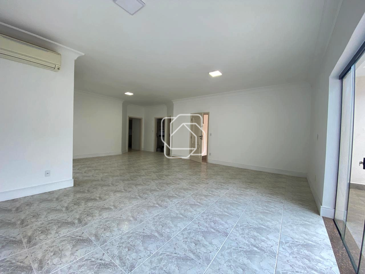 Casa para aluguel em Indaiatuba - SP - Vila Suíça: SALA