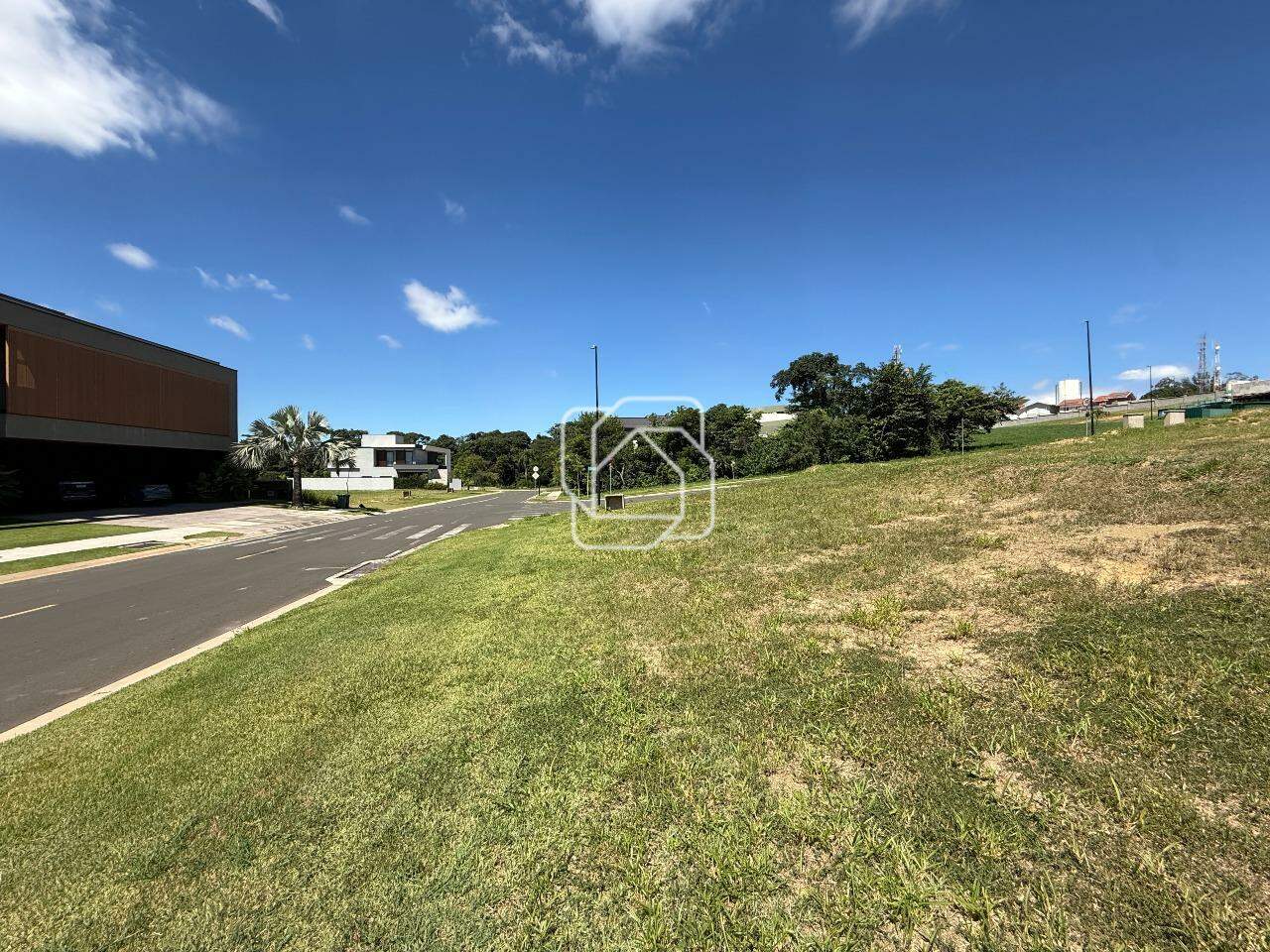 Terreno à venda em Indaiatuba - SP - Parque Villa dos Pinheiros: Visão geral do terreno
