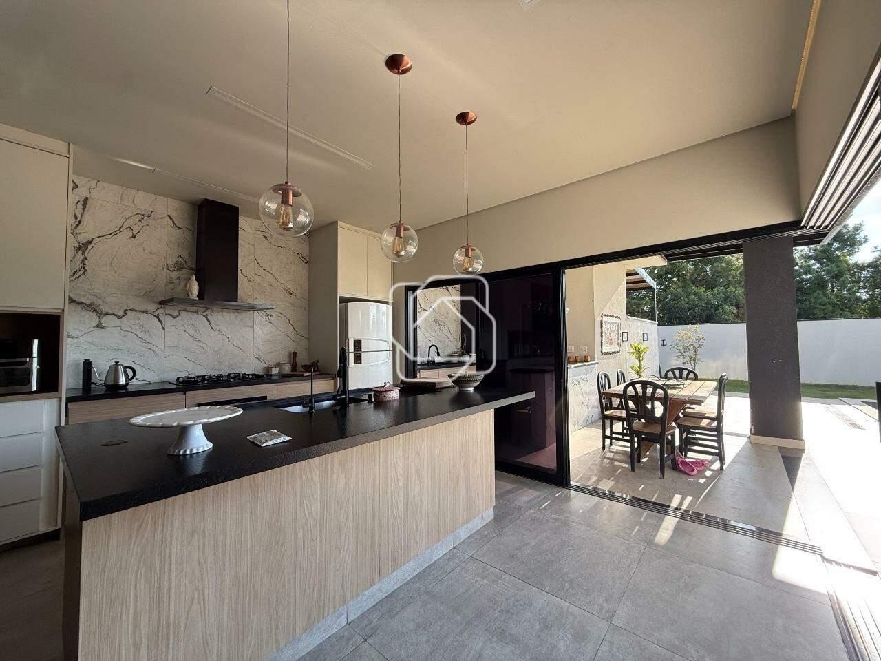 Casa de Condomínio à venda em Indaiatuba - SP - Jardins Di Roma: Cozinha integrada