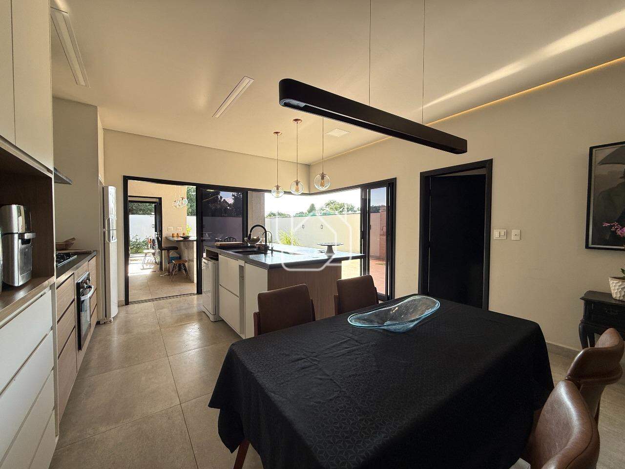 Casa de Condomínio à venda em Indaiatuba - SP - Jardins Di Roma: Cozinha integrada