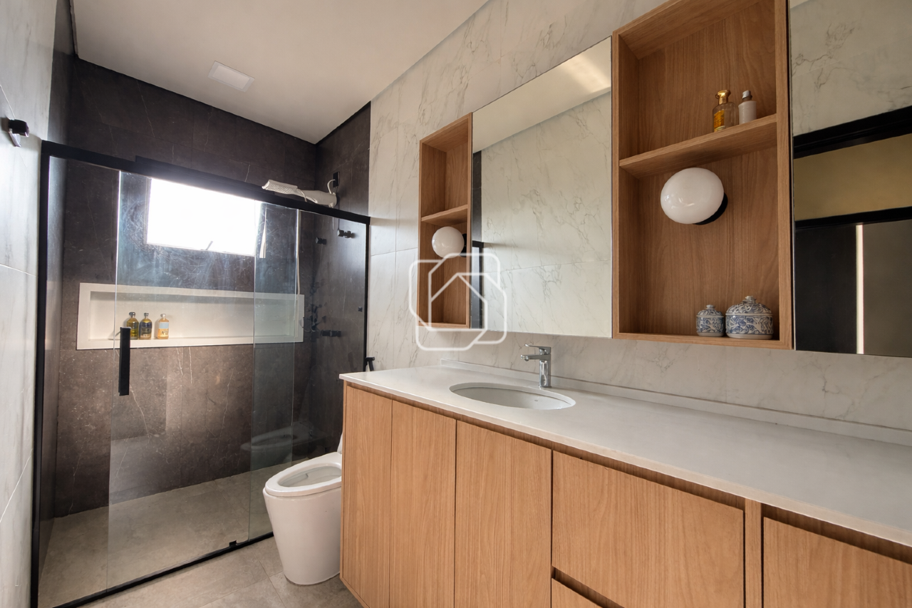 Casa de Condomínio à venda em Indaiatuba - SP - Jardins Di Roma: Banheiro