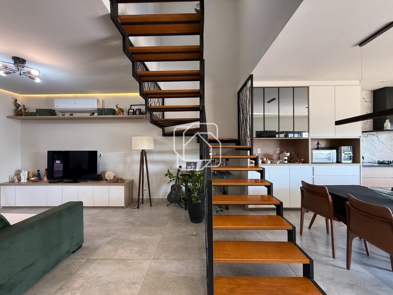 Casa de Condomínio à venda em Indaiatuba - SP - Jardins Di Roma: Escada