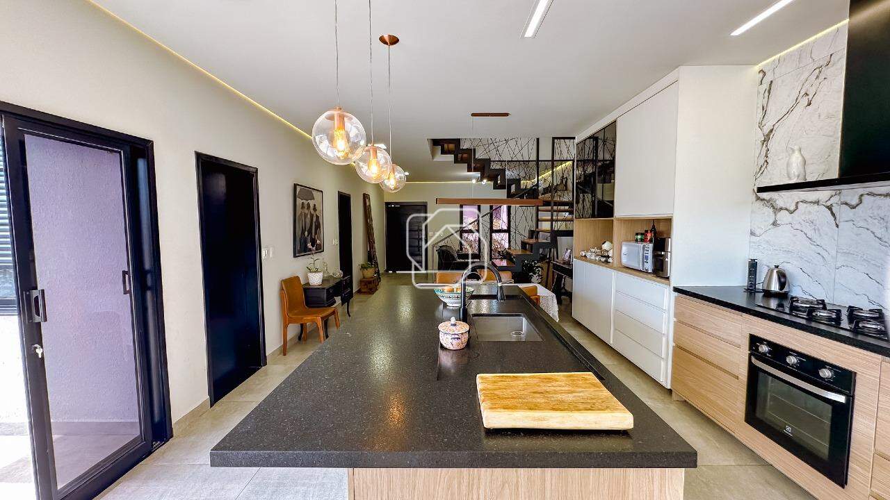 Casa de Condomínio à venda em Indaiatuba - SP - Jardins Di Roma: Cozinha integrada