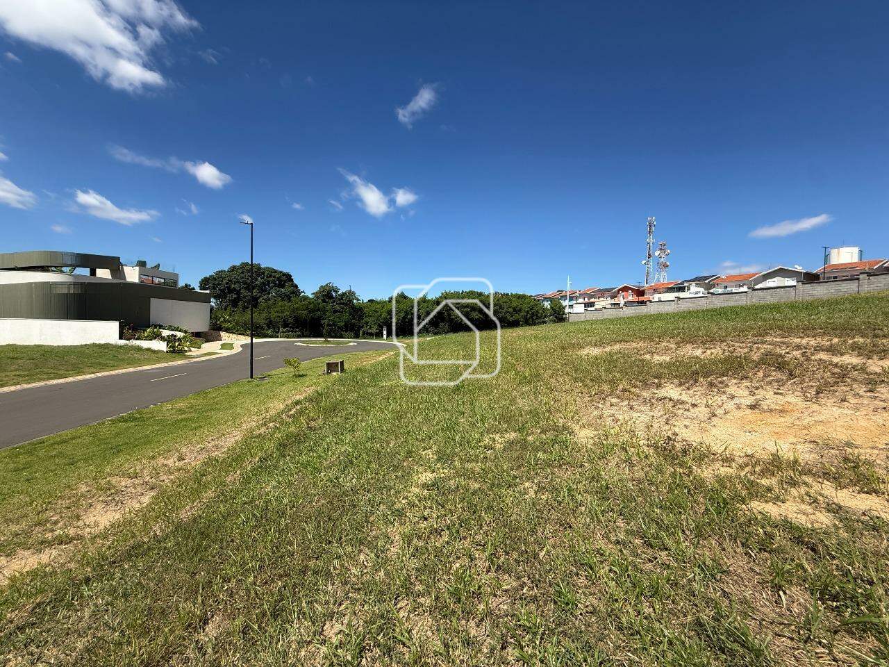 Terreno à venda em Indaiatuba - SP - Parque Villa dos Pinheiros: Visão geral do terreno