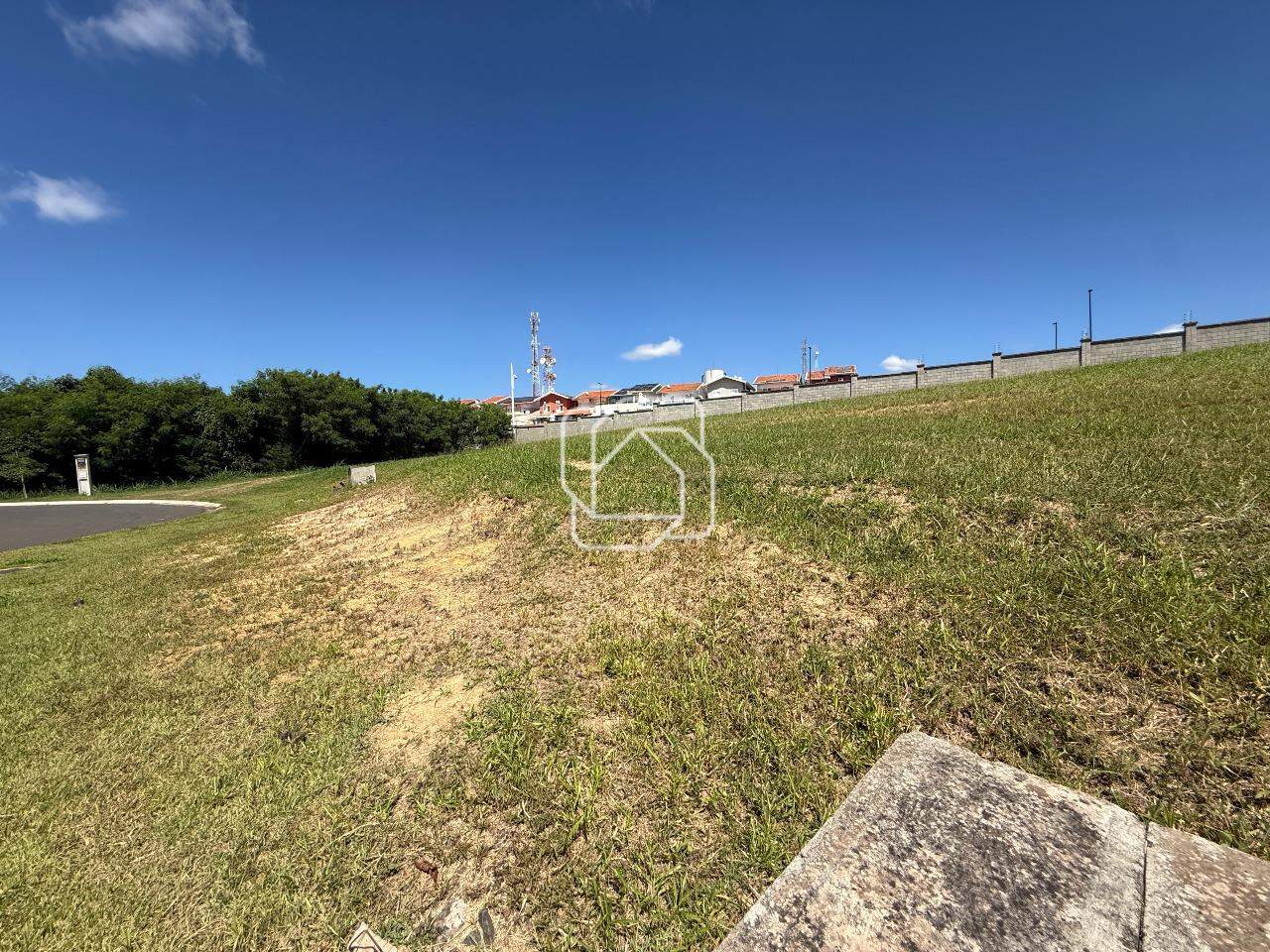 Terreno à venda em Indaiatuba - SP - Parque Villa dos Pinheiros: Visão geral do terreno