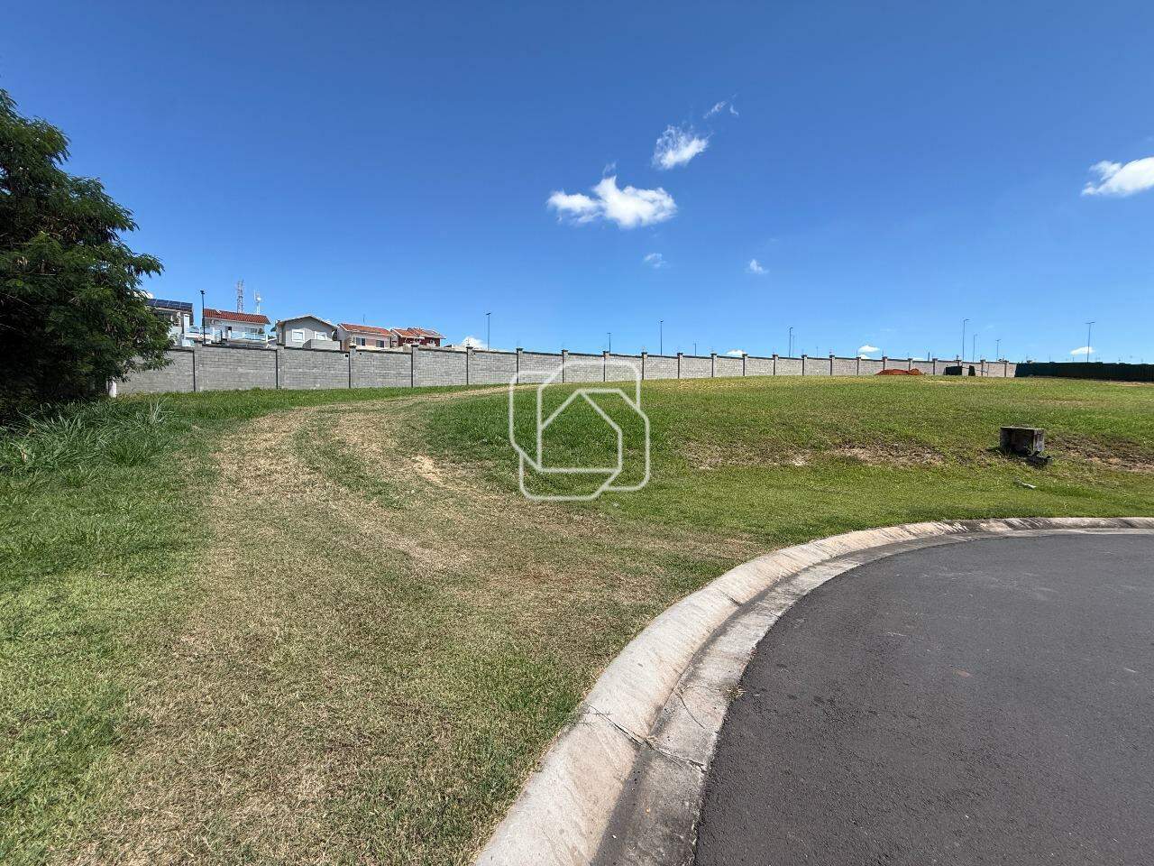 Terreno à venda em Indaiatuba - SP - Parque Villa dos Pinheiros: Visão geral do terreno