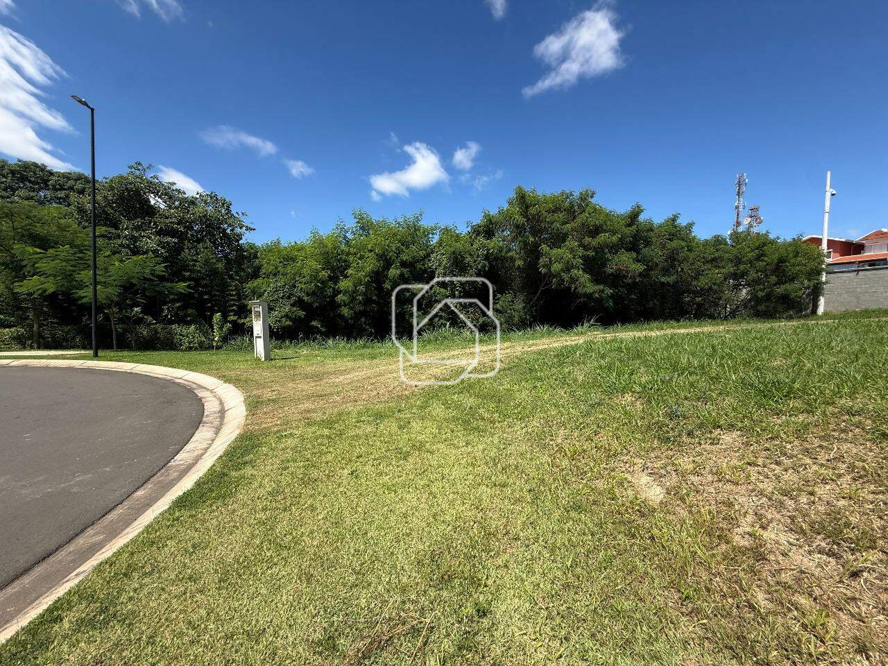 Terreno à venda em Indaiatuba - SP - Parque Villa dos Pinheiros: Visão geral do terreno