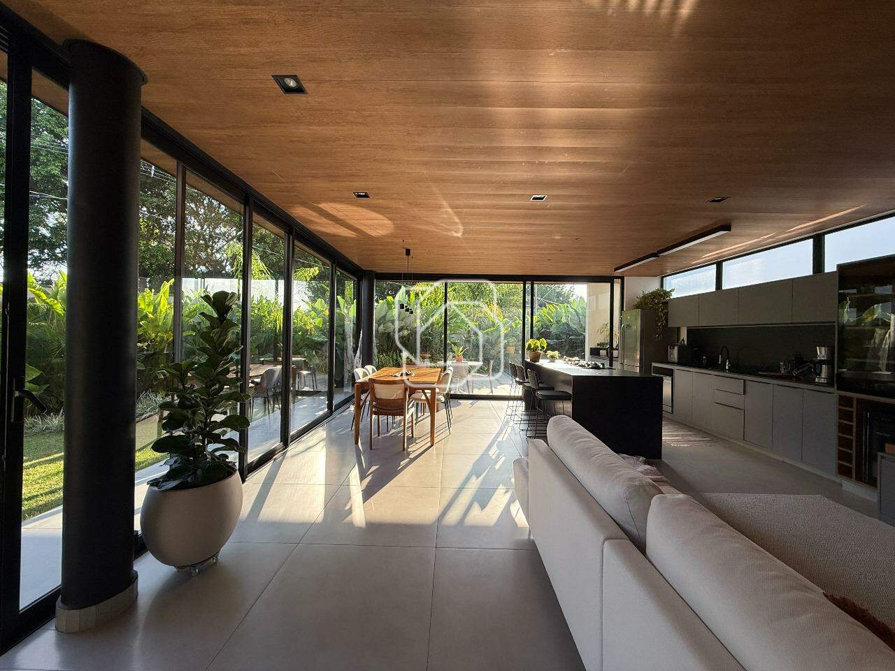 Casa de Condomínio à venda em Indaiatuba - SP - Jardins Di Roma: SALA DE ESTAR