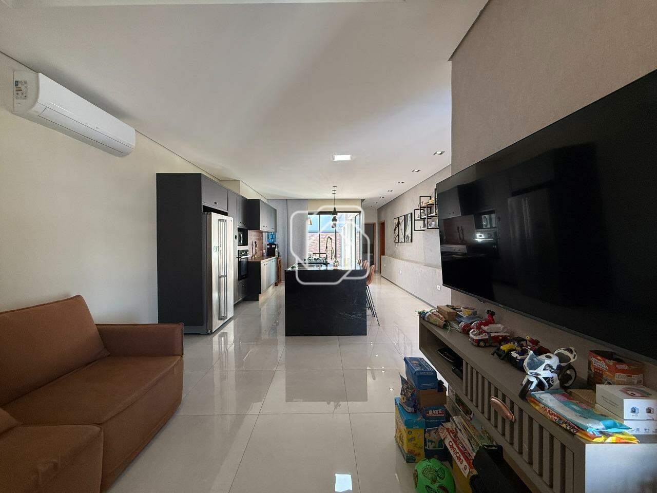 Casa de Condomínio à venda em Indaiatuba - SP - Jardim Residencial Viena: Sala de estar