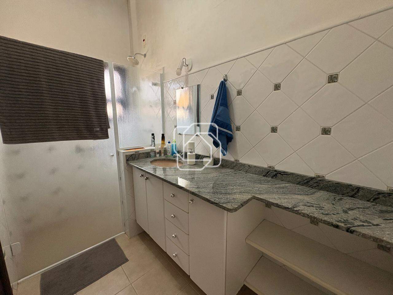 Casa de Condomínio à venda em Indaiatuba - SP - Terras de Itaici: Banheiro