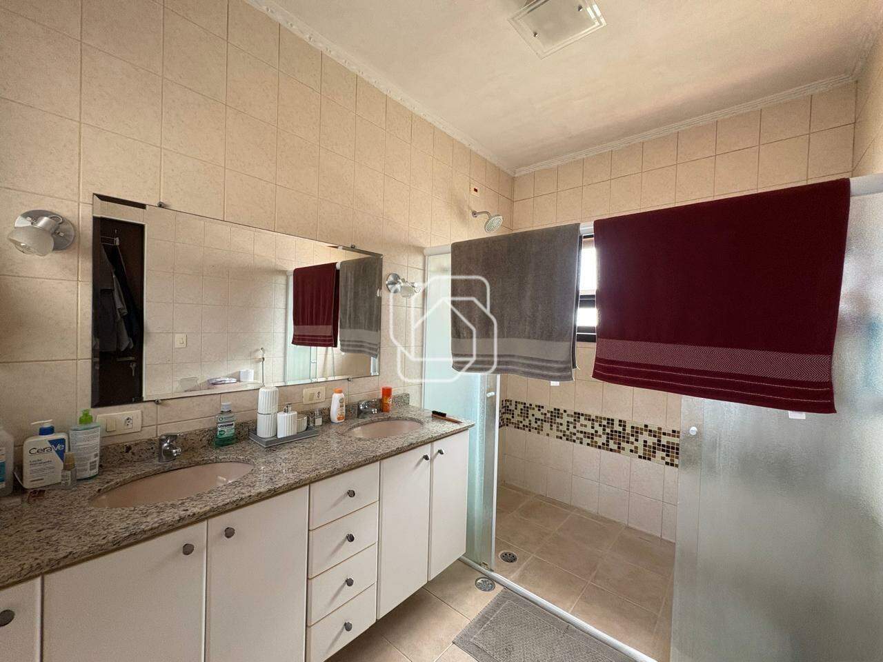 Casa de Condomínio à venda em Indaiatuba - SP - Terras de Itaici: Banheiro