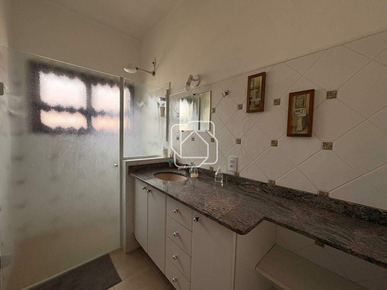 Casa de Condomínio à venda em Indaiatuba - SP - Terras de Itaici: Banheiro