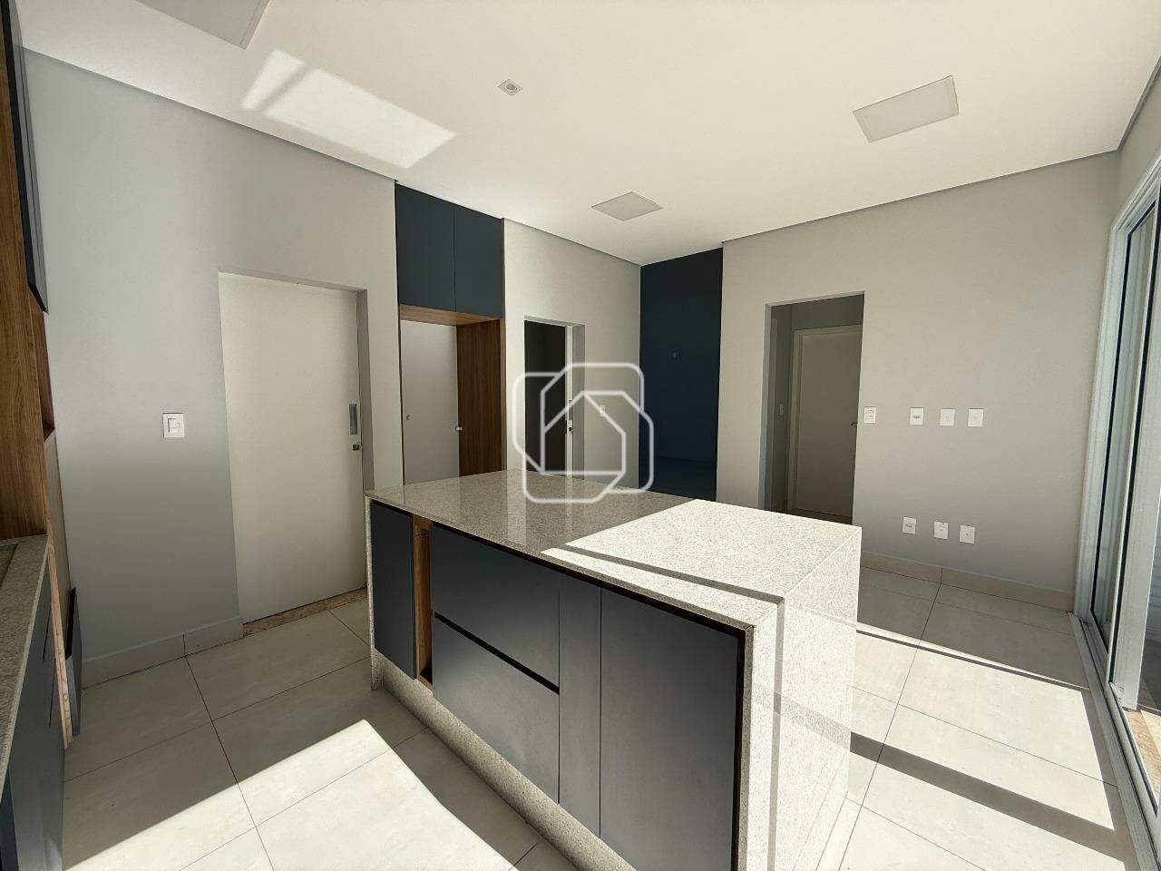 Casa de Condomínio à venda em Indaiatuba - SP - Jardim Residencial Viena: Cozinha integrada