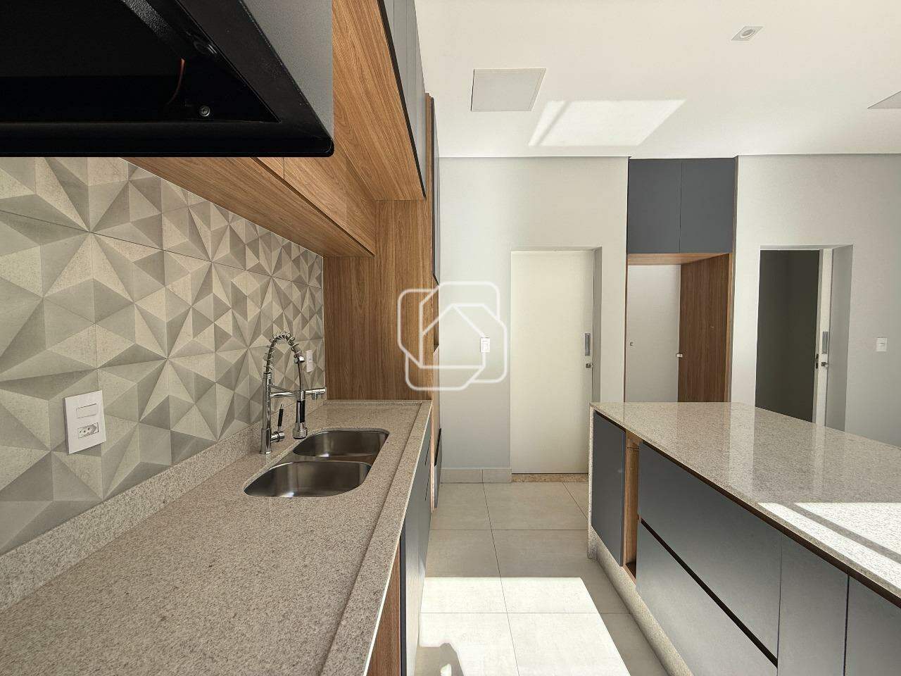 Casa de Condomínio à venda em Indaiatuba - SP - Jardim Residencial Viena: Cozinha integrada