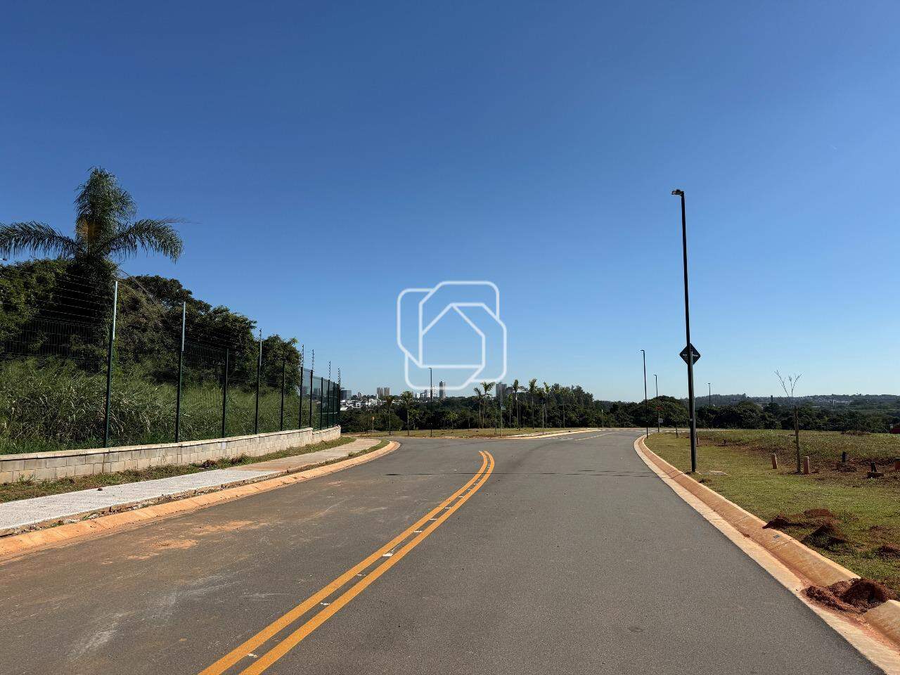 Casa de Condomínio à venda em Indaiatuba - SP - Quinta do Lago: Rua do terreno